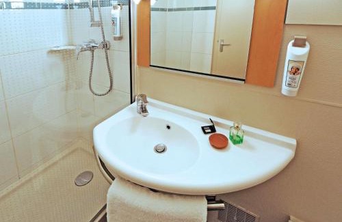 Maisons-Laffitte Hotel | ibis Maisons Laffitte