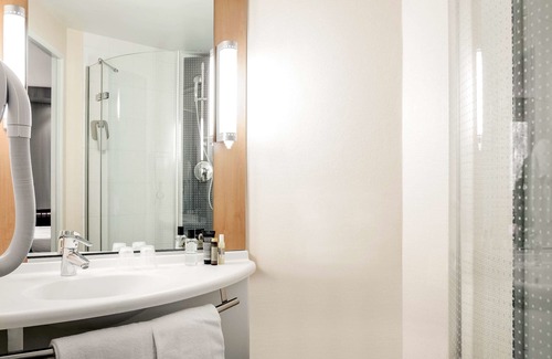 Meudon Hotel | Ibis Paris Meudon Velizy