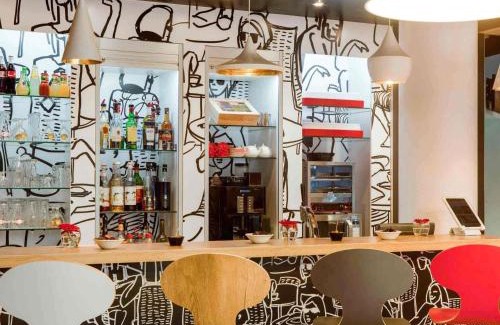 Clichy Hotel | ibis Paris Porte de Clichy Centre