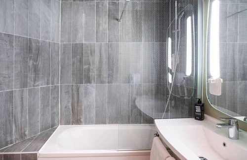 Saint-Gratien Hotel | ibis Saint Gratien