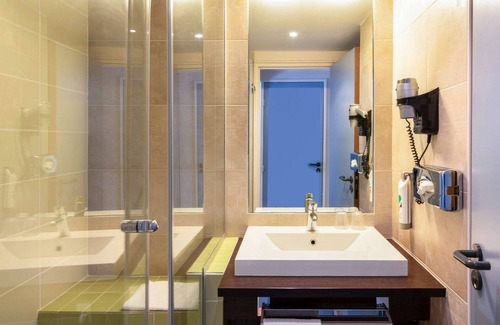Center Hotel | ibis Styles Evry Courcouronnes Hotel and Events