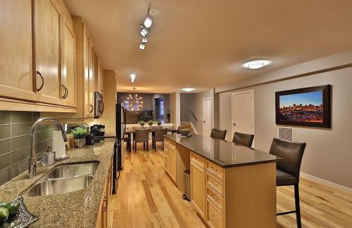 Downtown Edmonton Apartment | Ice District 2 Kings Underground Park Patio