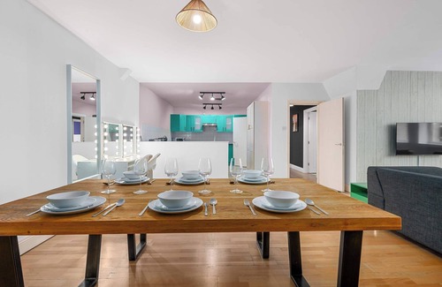 Manchester City Centre Apartment | Iconic Canal Street Apt by City SuperHost
