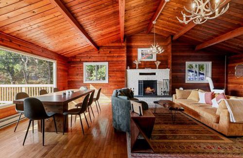Kabletown Ski Chalet | Iconic Chalet with Sauna, Hot Tub, Fire Pit, Plunge