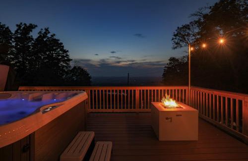 Kabletown Ski Chalet | Iconic Chalet with Sauna, Hot Tub, Fire Pit, Plunge
