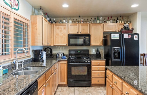 Bear Hollow Village House | Iconic Location: Sleeps 11, Short drive to Ski & Bike Access, Private Hot Tub, View of Olympic Park!