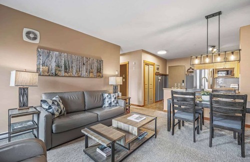 Cougar Creek Condo | Iconic Mountain Views 2BR/2Bth/Pool/HotTub/BBQ