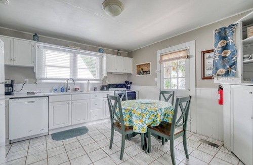 Cedar Key Cottage | Ida Belle- Heart of Downtown! Historic Cottage