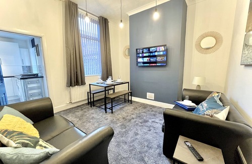 Preston House | Ideal 4 Bed Stay-Away-Home in Preston