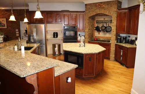 Lakes of Forest Hill House | Ideal Corporate Retreat