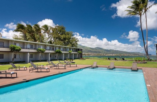 Kahului House | Ideal Family Getaway! 3 Accommodations that Welcome Pets Near Kanaha Beach Park!