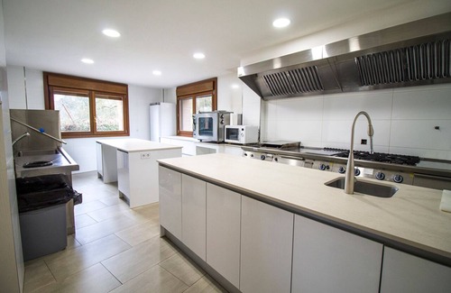 El Rasillo de Cameros Cottage | ideal for large families, pets allowed, garden, barbecue, fireplace