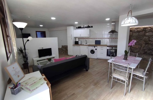 Gea de Albarracin Apartment | Ideal for couples. Pets Allowed. Fantastic for visiting the area.