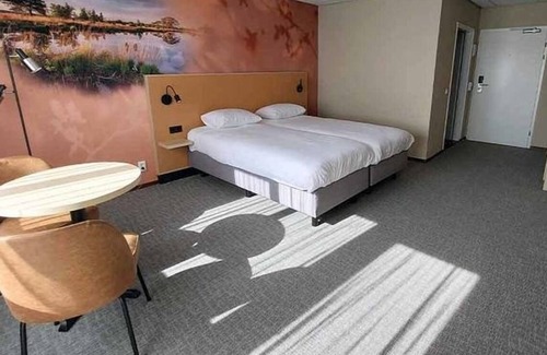 Dwingeloo Hotel | Ideal for Relaxing Stay! Free Parking, Close to Planetron Cinedome!