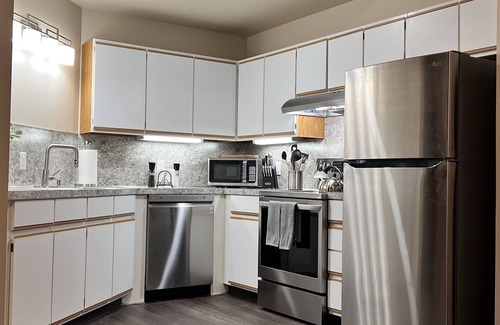 Saugatuck House | IDEAL Location in Saugatuck - 2 minutes to Downtown & Blue Star Trail @ Frt Door