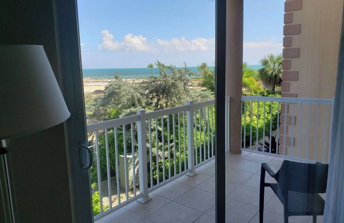 Crystal Harbour Apartment | Ideal Mix of Comfort and Value! Outdoor Pool, Free Parking, Pets Allowed