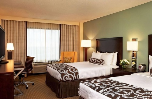 Eagan Park Hotel | Ideal Mix of Comfort and Value! Outdoor Pool, Parking, Pets are Allowed