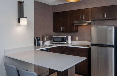 Fairfax Apartment | Ideal Mix of Comfort and Value! Free Breakfast, Pet-friendly Property!