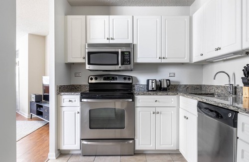 Rush and Division Apartment | Ideal River North 1BR w/pool, gym, nr. L & Magnificent Mile