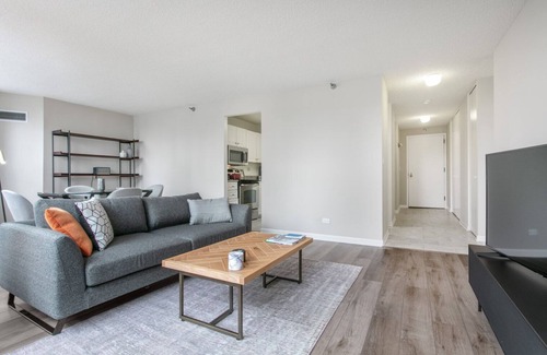 Rush and Division Apartment | Ideal River North 2BR w/Gym, W/D, near Magnificent Mile, by Blueground