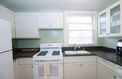 Lower State House | Ideal West Beach Location! Walk/Bike Everywhere! Rooftop Garden!