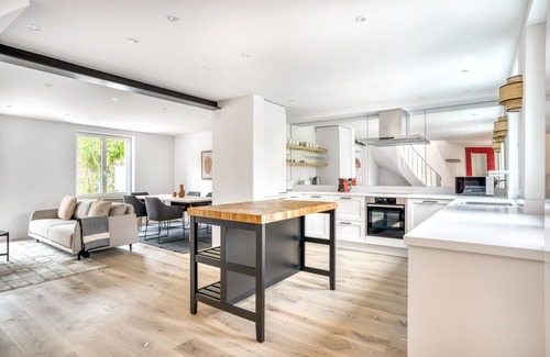 Wiedikon Apartment | Ideal Wiedikon 4.5 Room w/Storage & W/D, 6 min to Market, by Blueground