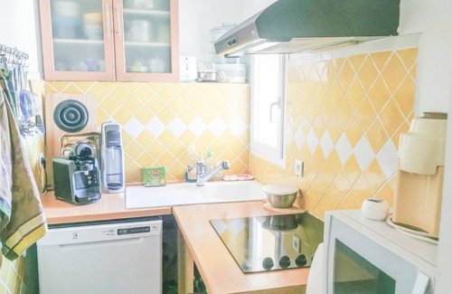 Ambiegna House | Ideally located holiday home with airconditioning