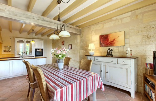 Montagne Cottage | Ideally located St Emilion Beautiful stone house in Bachus gite