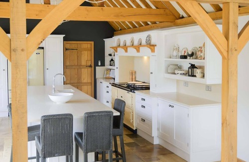 Pershore House | Idyllic 17th Century Thatched Cottage & Garden