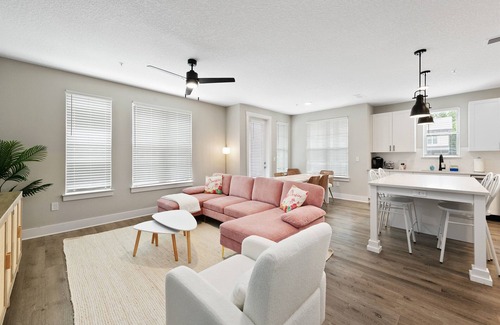 Deerwood Apartment | Idyllic and Tropical 2BR/2BA with Pool & Gym