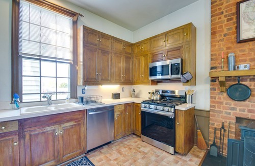 Appomattox House | Idyllic Appomattox Home w/Porch & Rocking Chairs!