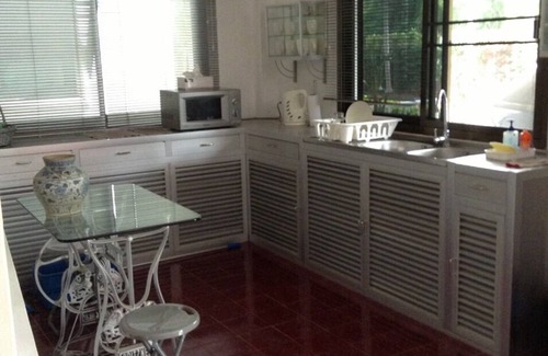 Kram House | Idyllic beach villa C7 through the tropical garden to the "private beach"