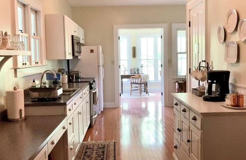 Hillsboro House | Idyllic Carriage House Farm-stay near Rocky Fork Lake