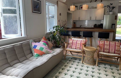 Point Lookout House | Idyllic classic beach house - top location, one level, private backyard