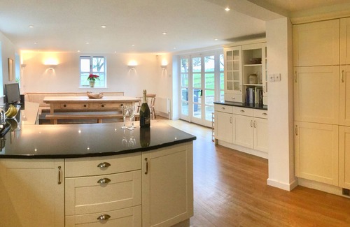 Severn Stoke House | Idyllic country getaway-5 Bedroom cottage on edge of the Cotswolds.