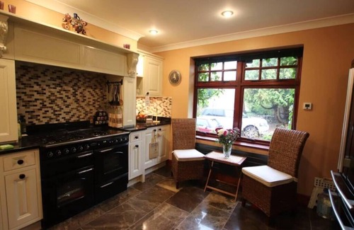 Stonehaven House | Idyllic countryside haven with lush landscape, manicured garden, pond and stream