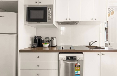 Millers Point Apartment | Idyllic Heritage Home Footsteps to the Harbour