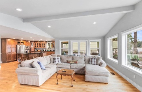 Three Lakes House | Idyllic Lakeside Getaway - Hidden Gem.