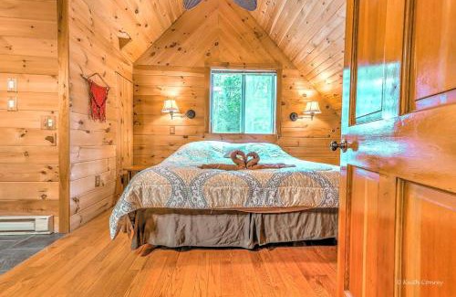 Canadensis House | Idyllic Log Cabin Rental with a Porch in the Poconos of Pennsylvania