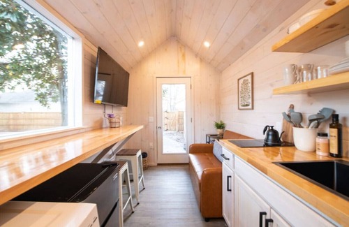 Norcross House | Idyllic "Magnolia Mini" Tiny Home in Downtown Norcross Near Atlanta