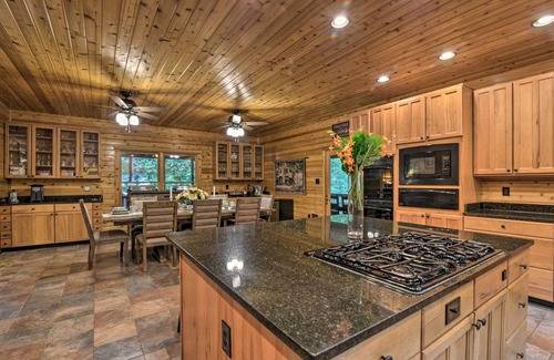Maurertown House | Idyllic Mtn Retreat w/Hot Tub Near Shenandoah NP!