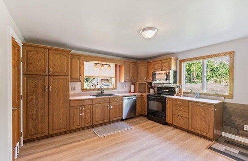 Wolcott House | Idyllic retreat with pond, just steps from Port Bay-rare Labor Day availability!