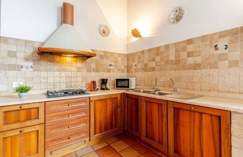 Siena Villa | Idyllic Siena Retreat Vineyard View