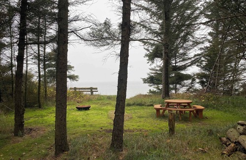 Spøttrup House | Idyllic summer house at the water's edge