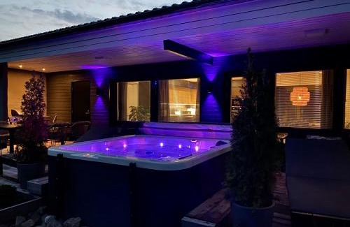 Pori House | Idyllic Villa Unikko With Jacuzzi And Sauna