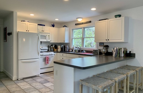 Katama House | Idyllic Vineyard House in Desirable Katama/Edgartown – Walk/Bike to Town/Beaches