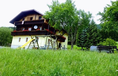 Mooswald Apartment | idyllischer Landhof Nähe Millstättersee Ferienwohnung mit Balkon