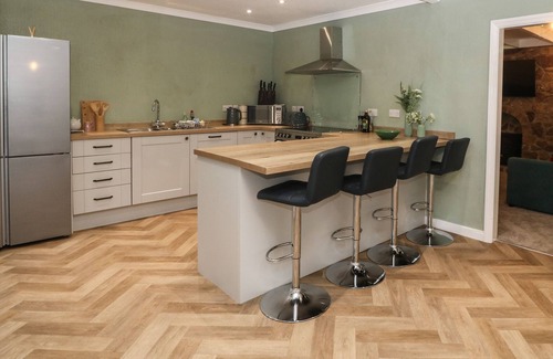 Pentraeth House | IECHYD DA, pet friendly, country holiday cottage in Benllech