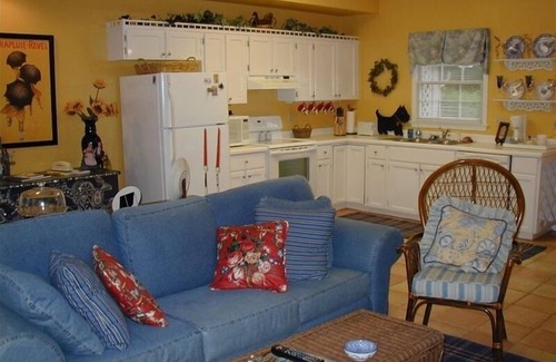 Maryville Cottage | If You Want Much More Than a Hotel Room in Maryville, Tn