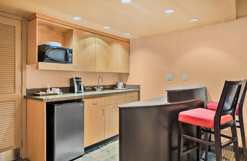 Red Deer Hotel | iHOTEL & Conference Center Red Deer
